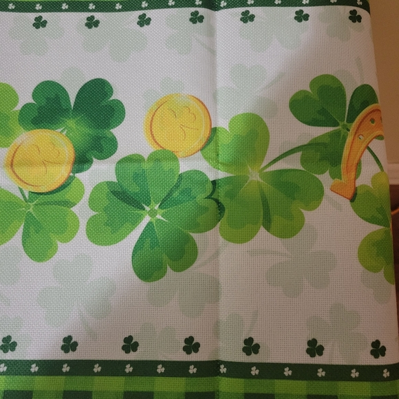St. Patrick's Day Shamrocks Table Runner - Picture 2 of 3